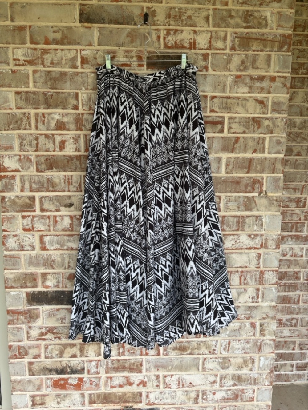 Magic Black and White Geometric Maxi Skirt